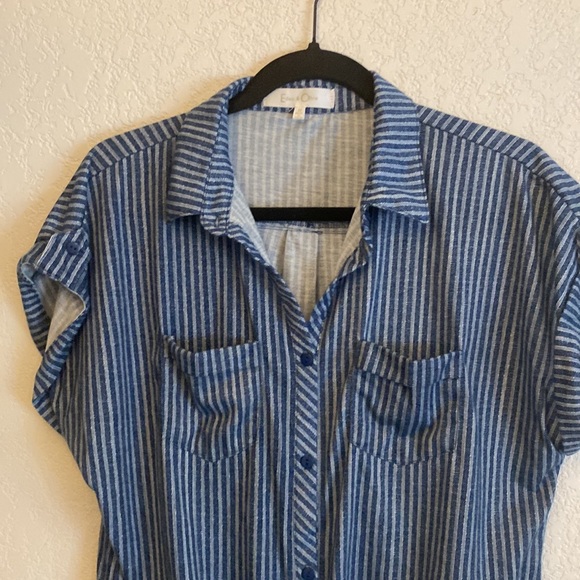 Eden & Olivia front tie button up shirt size medium - Picture 3 of 5